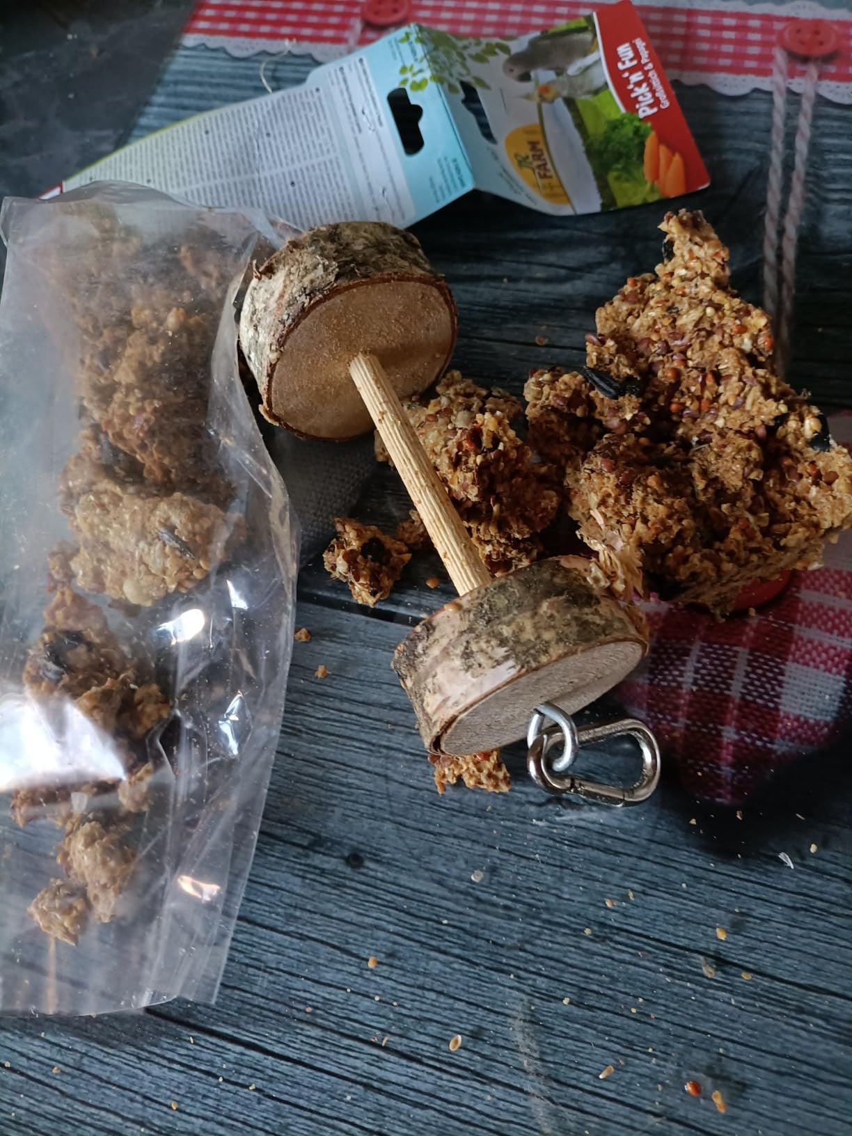 Knabbert glücklich vor sich hin